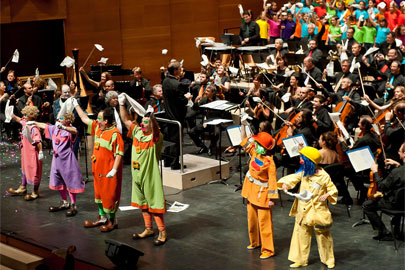 La Orquesta de Euskadi despide en concierto los 40 años de Txirri, Mirri eta Txiribiton