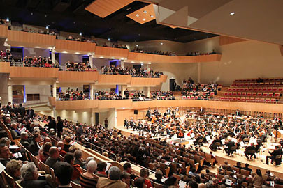 The programme chosen for the opening of the auditorium in Bordeaux included The Gliding of the Eagle in the Skies