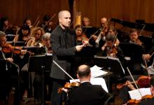 Iker Sánchez dirige a la Orquesta