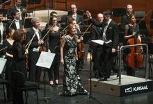 Clara Mouriz junto a la Orquesta de Euskadi