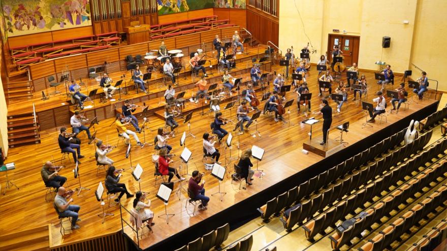 Euskadiko Orkestra martxan jarri da eta eszenatokian bildu da berriz 8 kontzertuko denboraldi txiki bat eskaintzeko