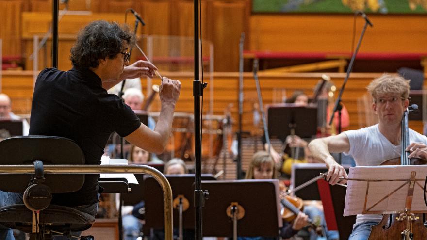 Fernando Velázquez and Johannes Moser with the Basque National Orchestra. Picture: David Herranz.