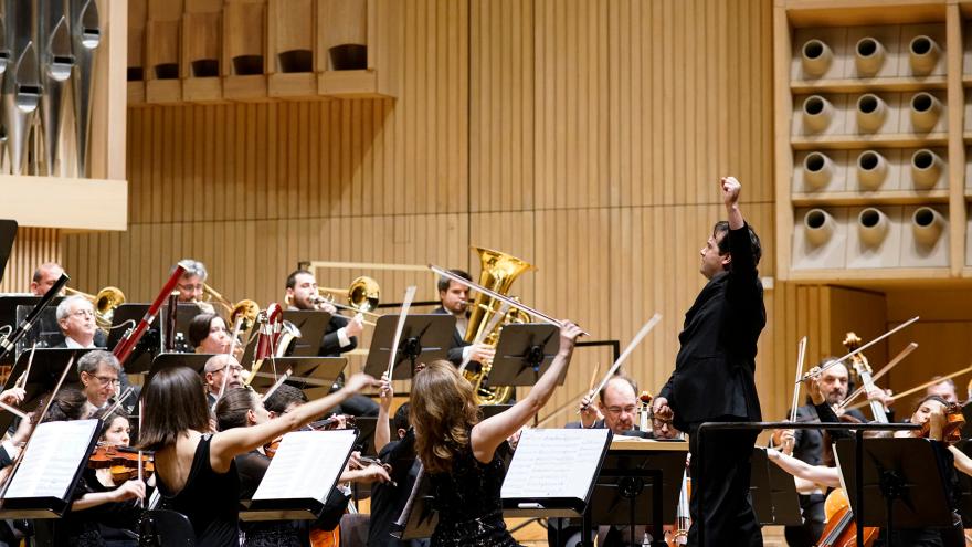 Orkestra Linzen Robert Treviñoren zuzendaritzapean