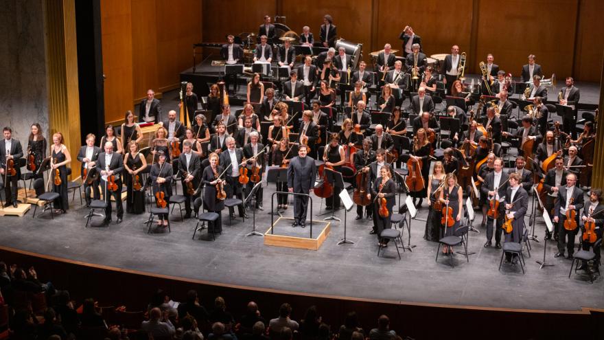 Euskadiko Orkestra Sinfonikoaren estreinaldi hunkigarria Parisko Théâtre des Champs-Élyséesen